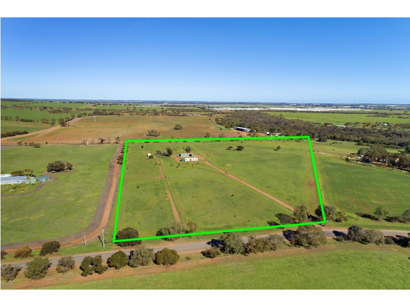 3 Hill River Way, Moonyoonooka WA 6532