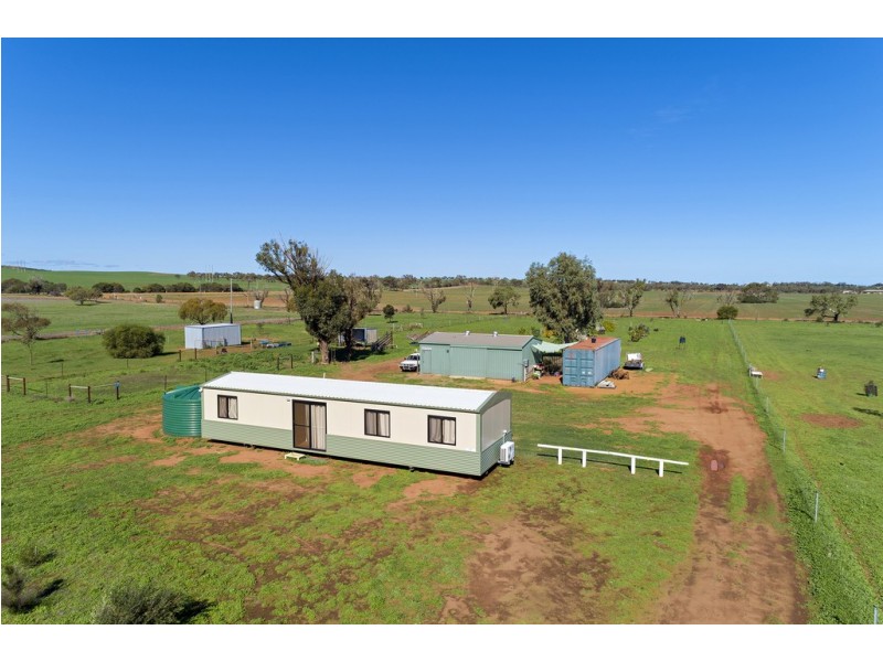3 Hill River Way, Moonyoonooka WA 6532