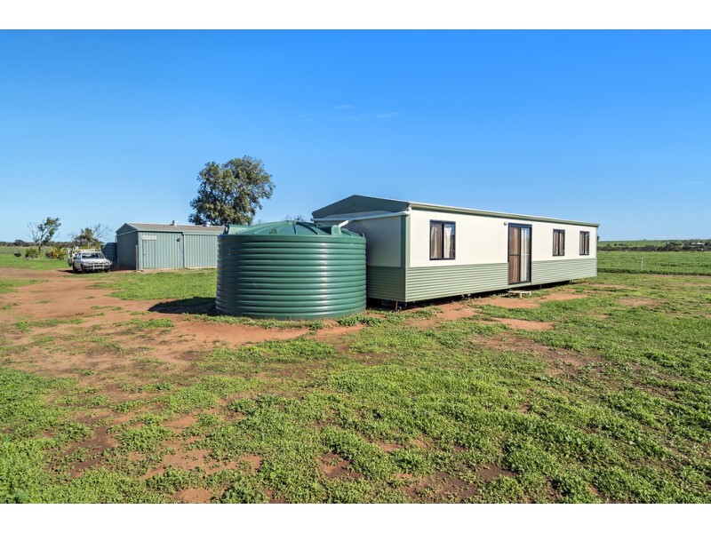 3 Hill River Way, Moonyoonooka WA 6532