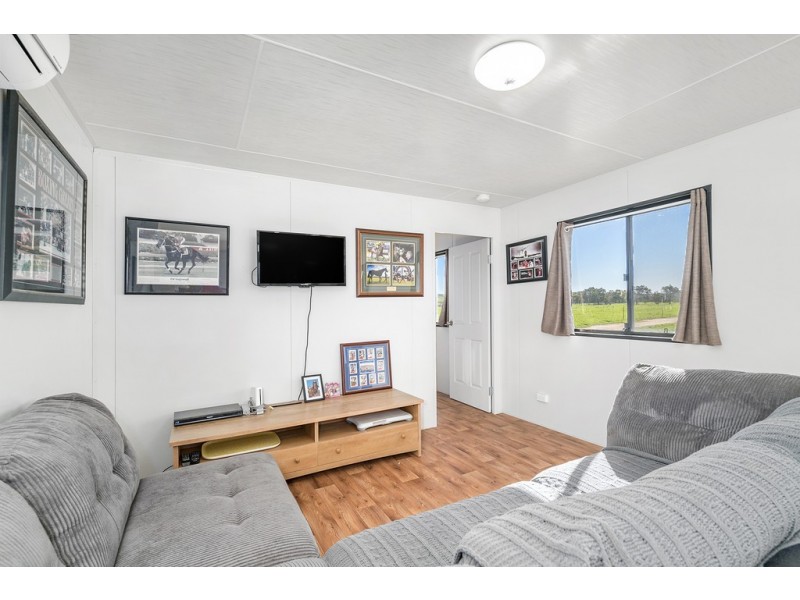 3 Hill River Way, Moonyoonooka WA 6532