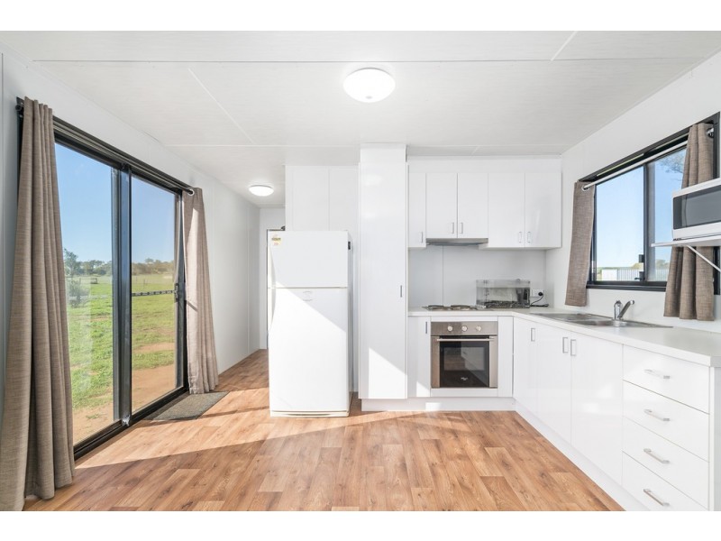 3 Hill River Way, Moonyoonooka WA 6532
