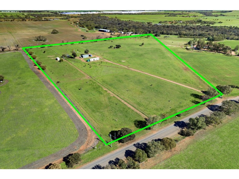 3 Hill River Way, Moonyoonooka WA 6532