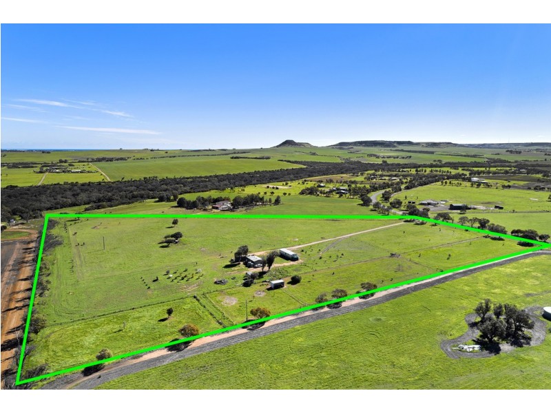 3 Hill River Way, Moonyoonooka WA 6532