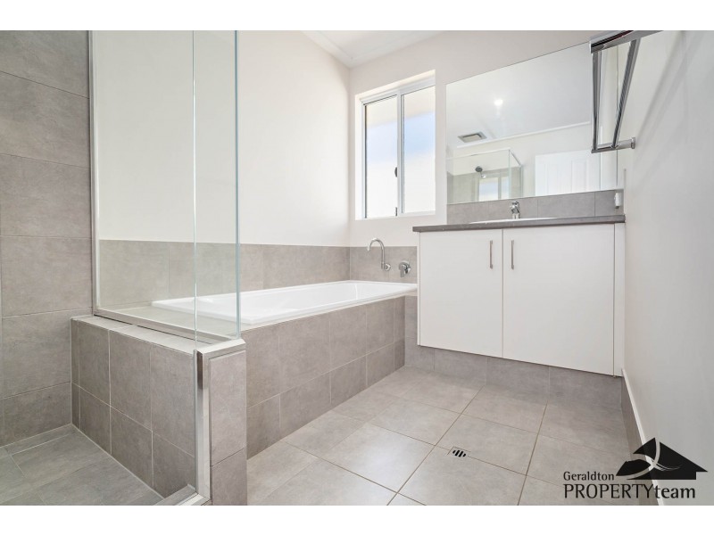 8 Beachcomber Hill, Glenfield WA 6532