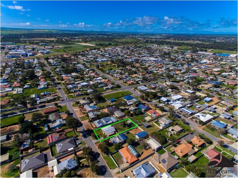 220 Second Street, Wonthella WA 6530