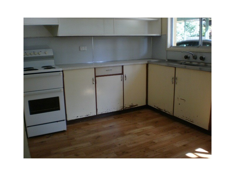 220 Second Street, Wonthella WA 6530