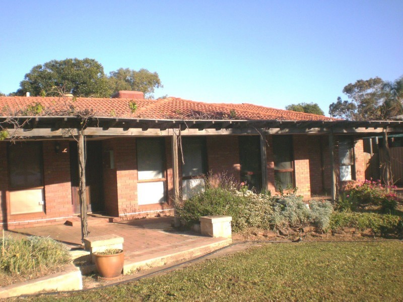 17 Alexander Drive, Glenfield WA 6532