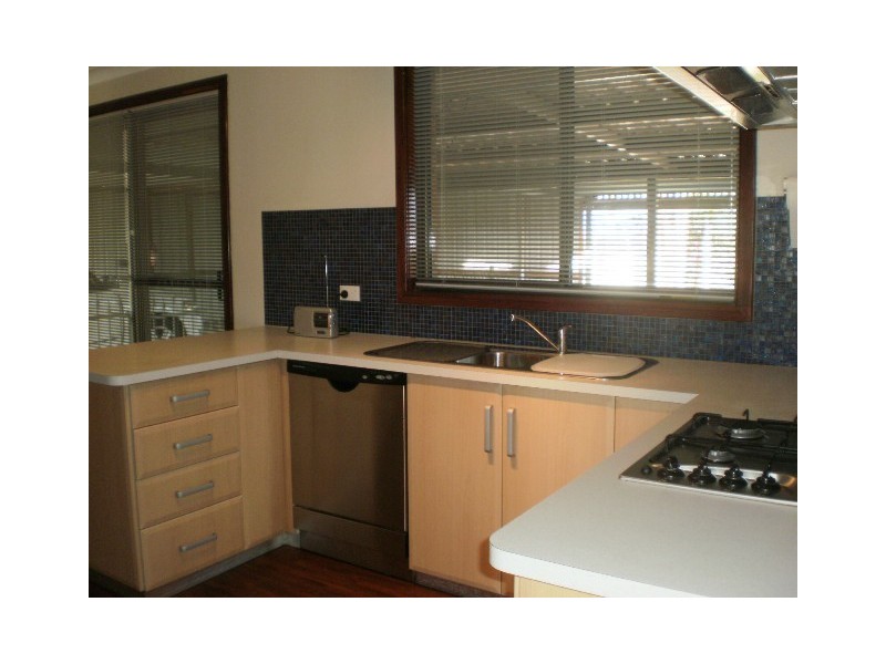 17 Alexander Drive, Glenfield WA 6532