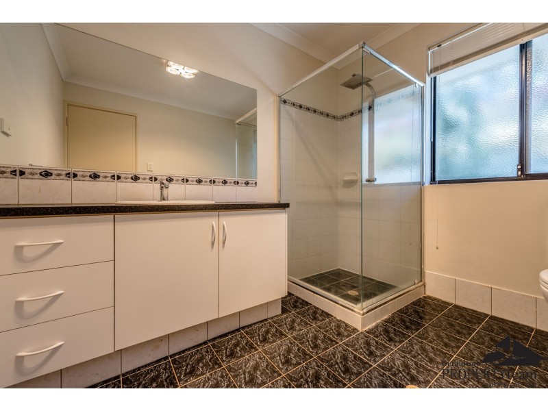 18 River Drive, Greenough WA 6532