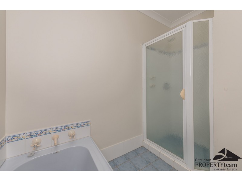 18 River Drive, Greenough WA 6532