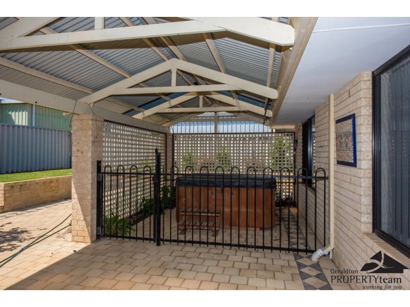 18 River Drive, Greenough WA 6532
