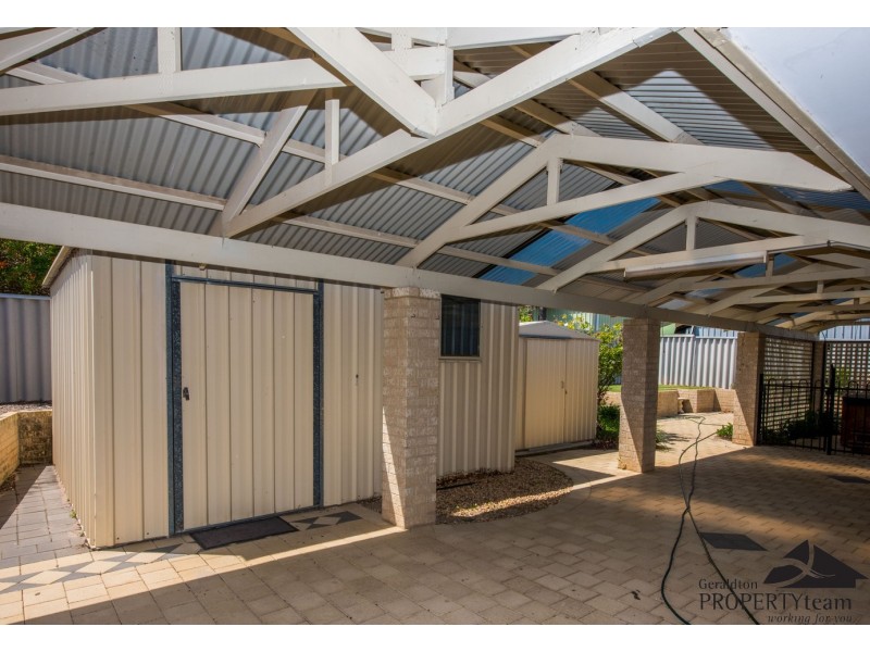 18 River Drive, Greenough WA 6532