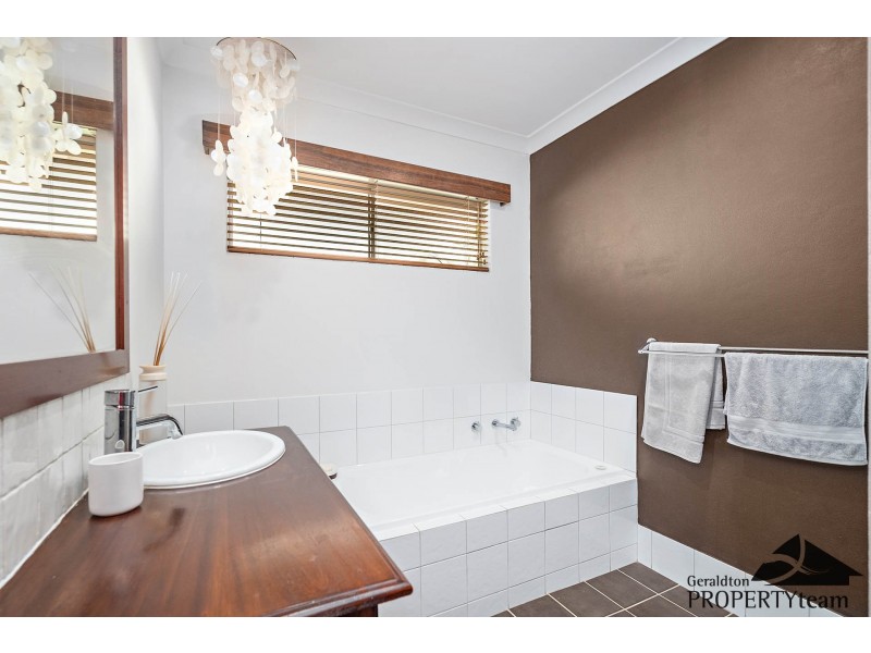 299 Willcock Drive, Tarcoola Beach WA 6530