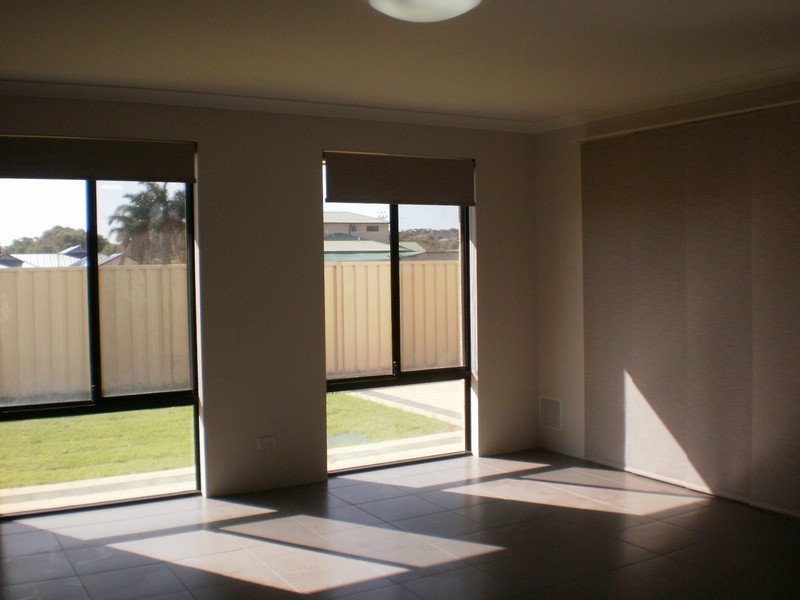 25 View Point Mews, Drummond Cove WA 6532