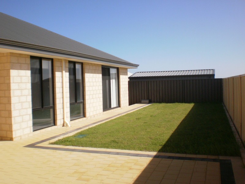 25 View Point Mews, Drummond Cove WA 6532