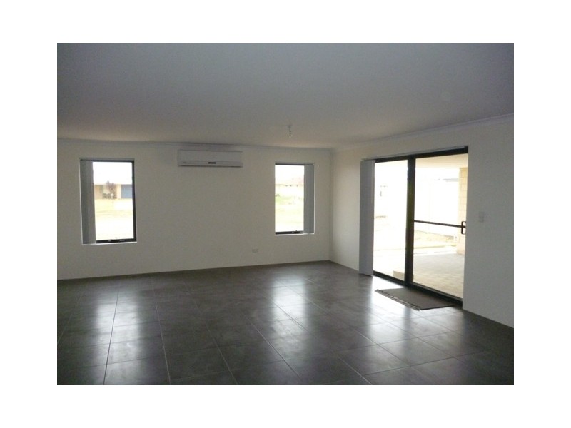 25 Iduna Road, Wandina WA 6530