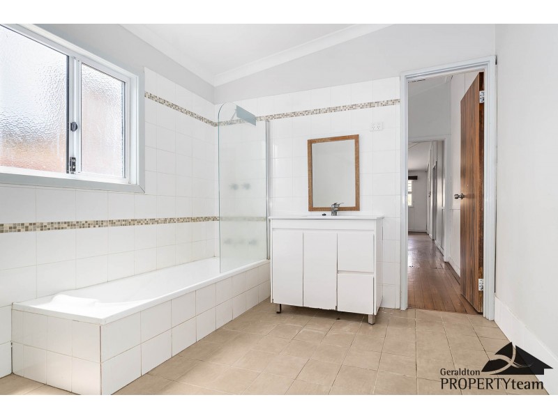 206 Fifth Street, Wonthella WA 6530