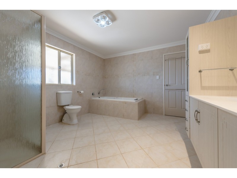 134 Phillips Road, Greenough WA 6532