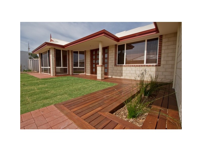 206A First Street, Wonthella WA 6530