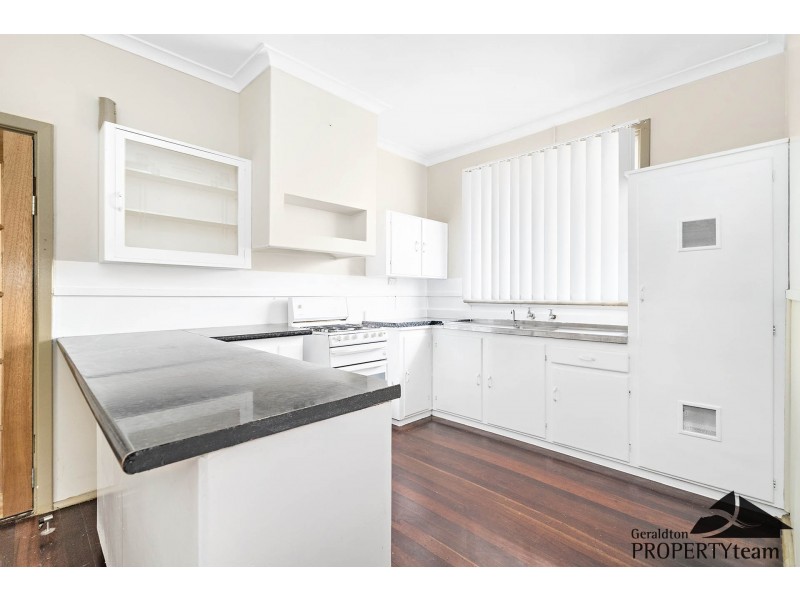 8 Whitfield Street, Beachlands WA 6530