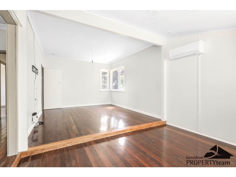 8 Whitfield Street, Beachlands WA 6530