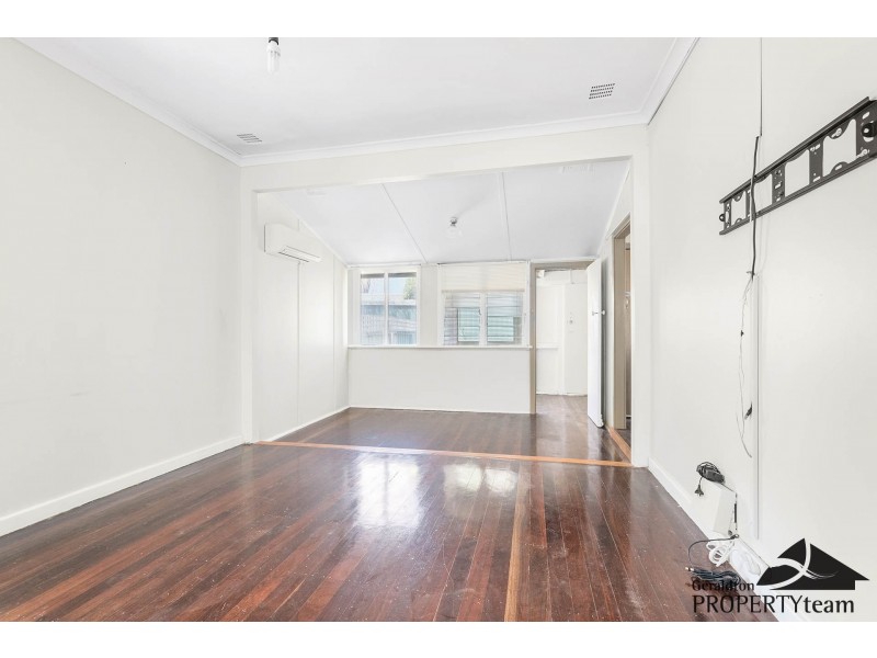 8 Whitfield Street, Beachlands WA 6530