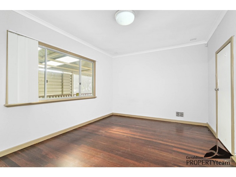 8 Whitfield Street, Beachlands WA 6530