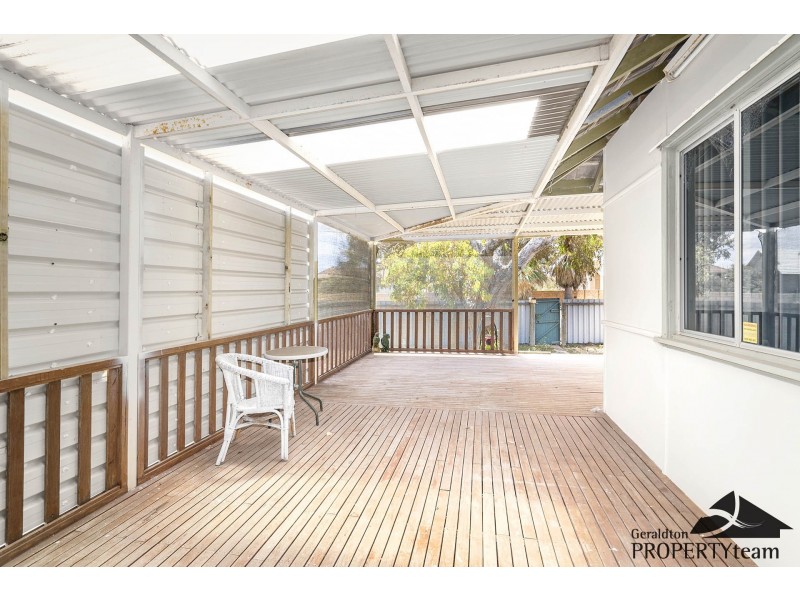 8 Whitfield Street, Beachlands WA 6530