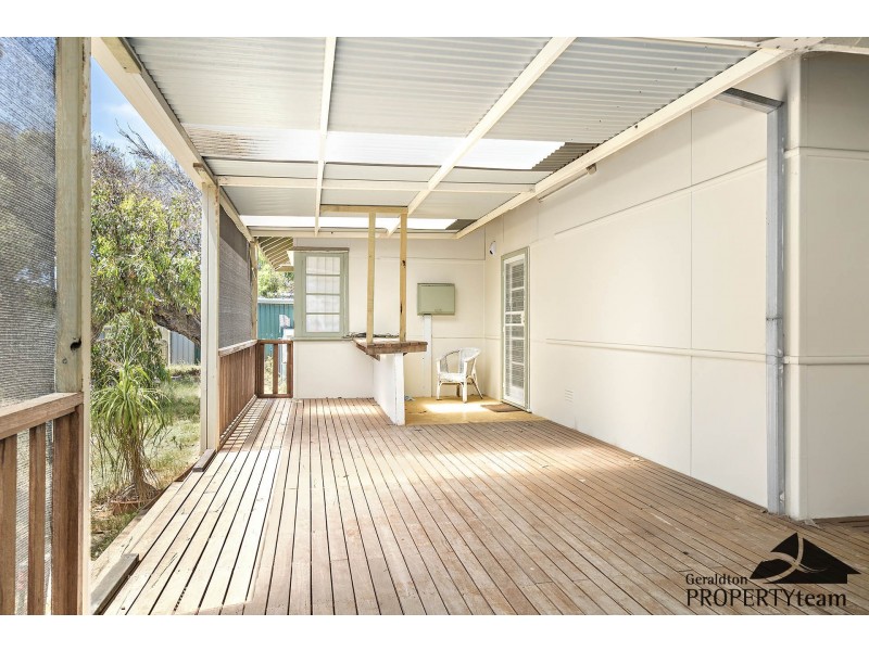 8 Whitfield Street, Beachlands WA 6530