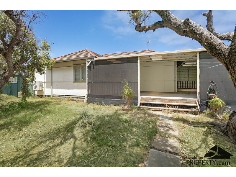 8 Whitfield Street, Beachlands WA 6530