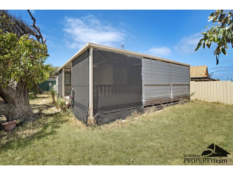 8 Whitfield Street, Beachlands WA 6530