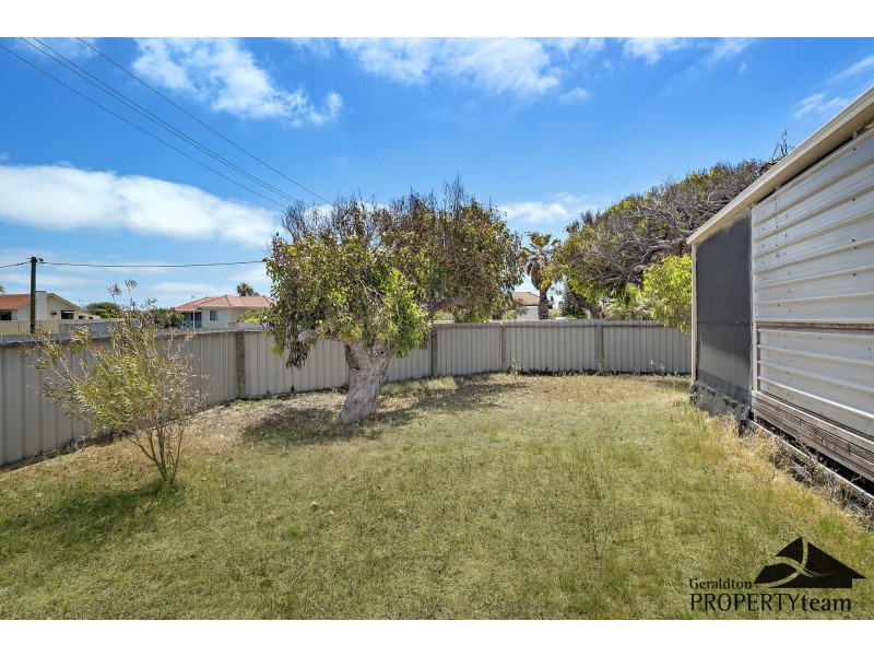 8 Whitfield Street, Beachlands WA 6530