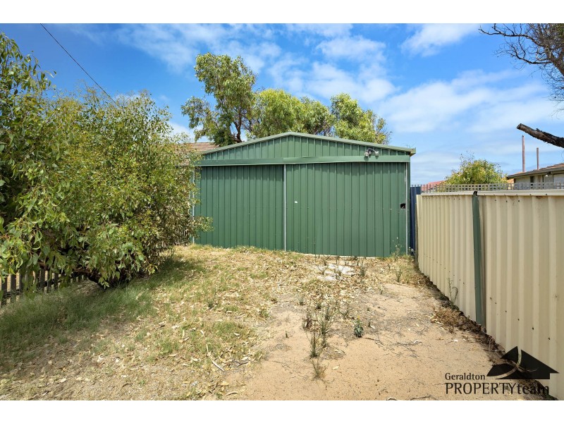 8 Whitfield Street, Beachlands WA 6530