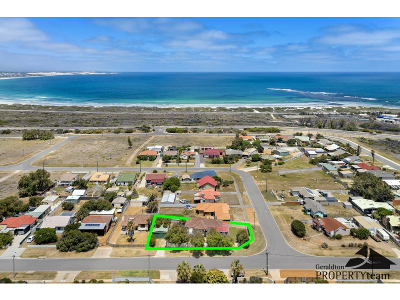 8 Whitfield Street, Beachlands WA 6530