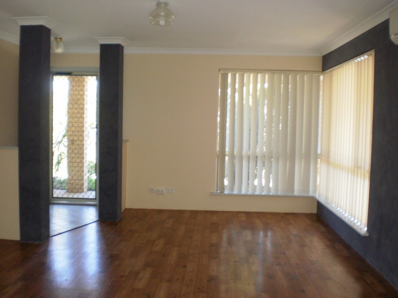 4/4 McDermott Avenue, Wandina WA 6530