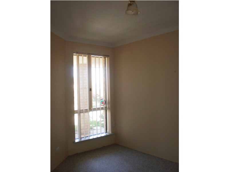 4/4 McDermott Avenue, Wandina WA 6530