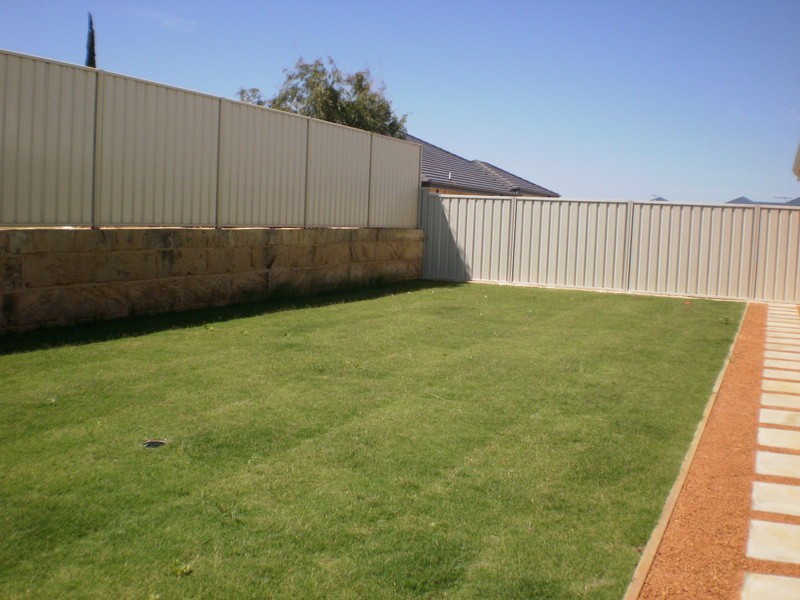 11 Slipknot Street, Drummond Cove WA 6532