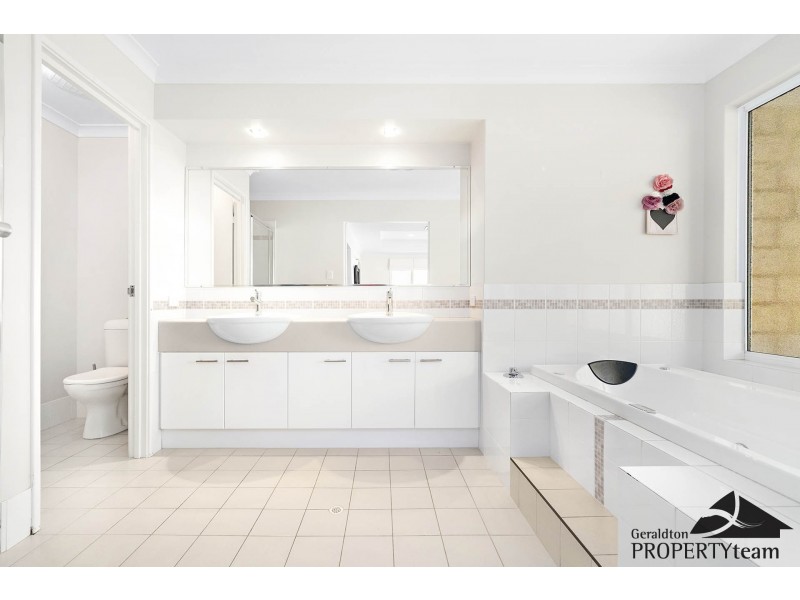 43 Reef Boulevard, Drummond Cove WA 6532