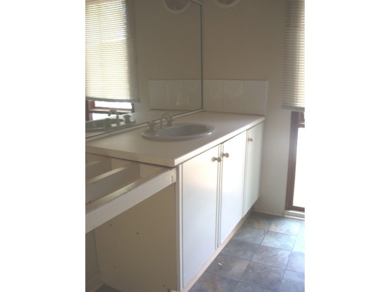 228 Second Street, Wonthella WA 6530