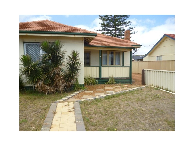 3 Bradley Street, Beachlands WA 6530