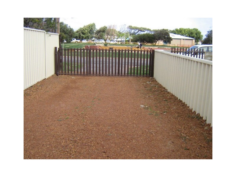 3 Bradley Street, Beachlands WA 6530