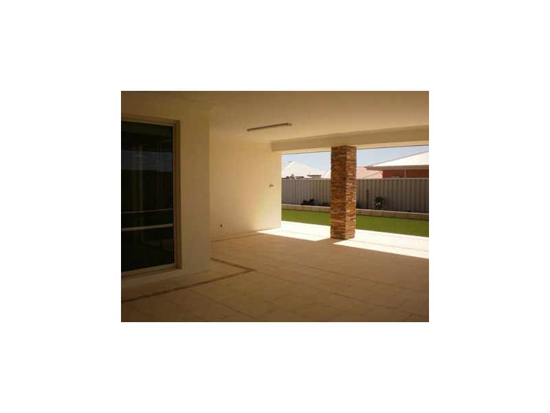 152 Glenfield Beach Drive, Glenfield WA 6532