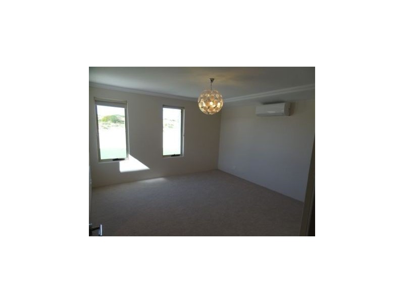 152 Glenfield Beach Drive, Glenfield WA 6532