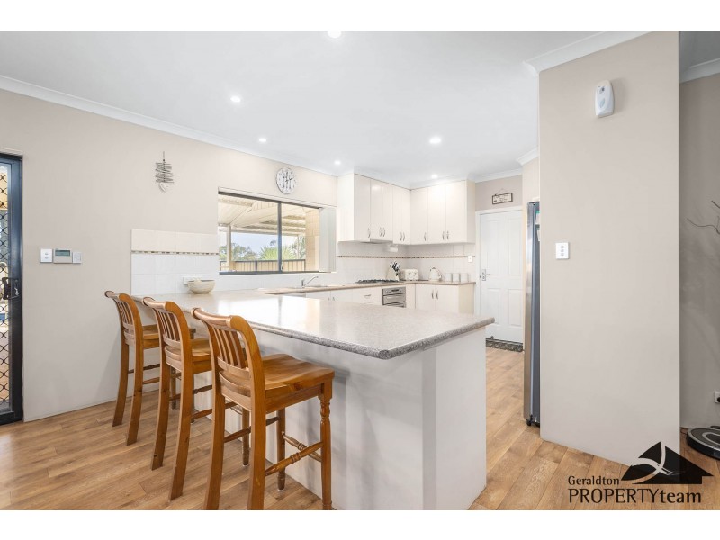 16 Eastlyn Drive, Deepdale WA 6532