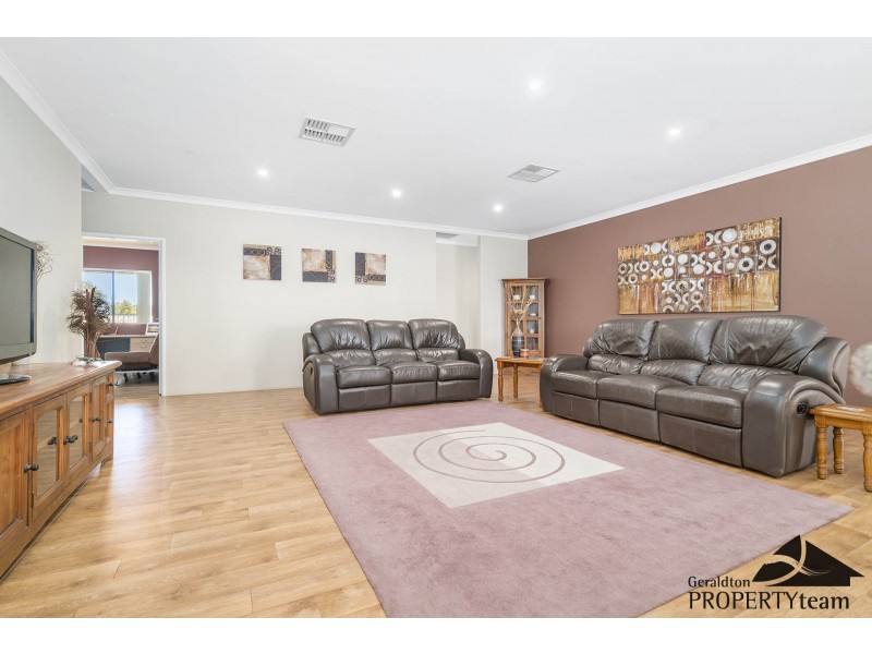 16 Eastlyn Drive, Deepdale WA 6532