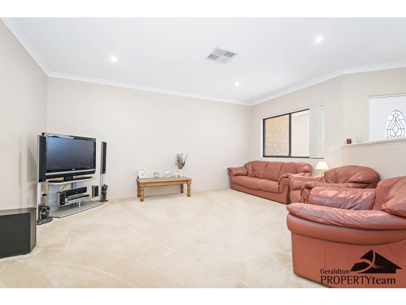 16 Eastlyn Drive, Deepdale WA 6532