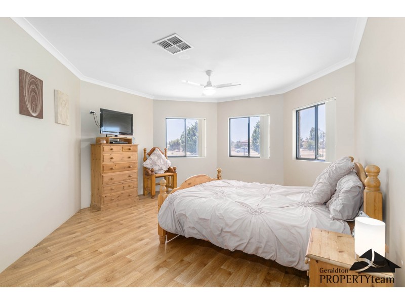 16 Eastlyn Drive, Deepdale WA 6532