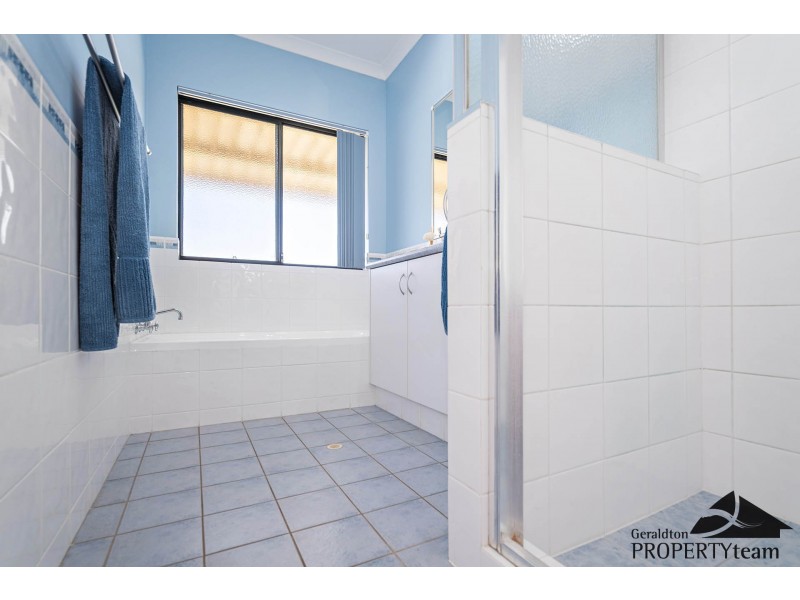 16 Eastlyn Drive, Deepdale WA 6532