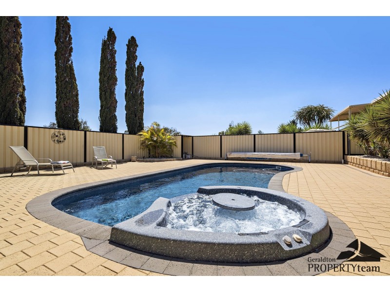 16 Eastlyn Drive, Deepdale WA 6532