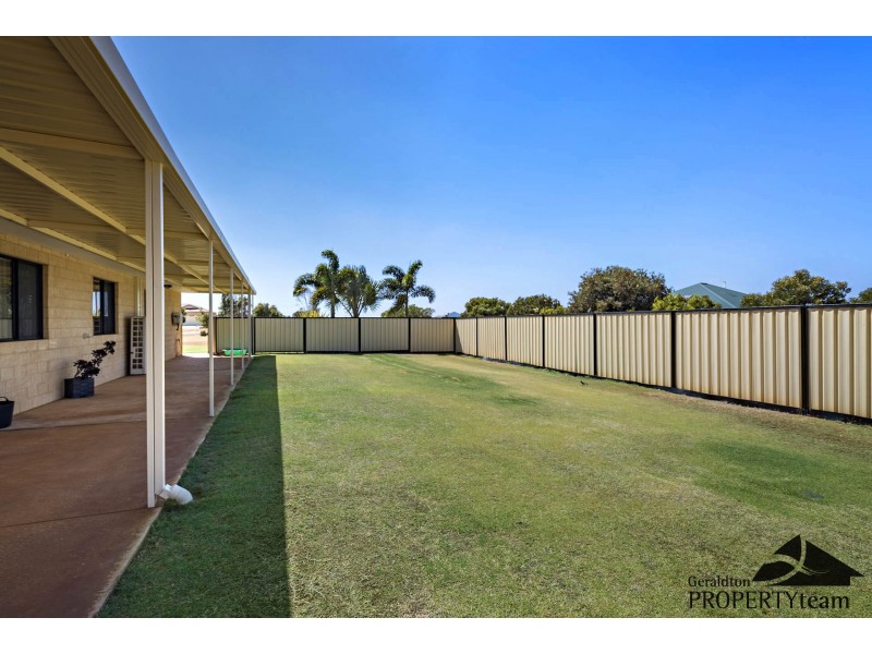 16 Eastlyn Drive, Deepdale WA 6532